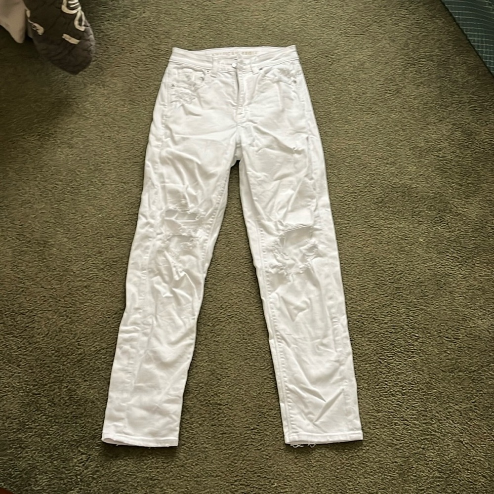 American Eagle White ripped mom jeans